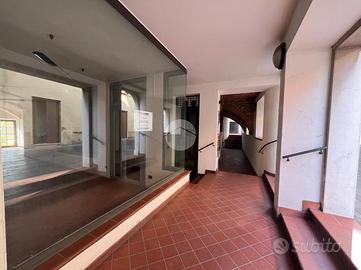 NEGOZIO A PADENGHE SUL GARDA