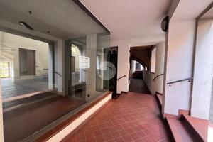 NEGOZIO A PADENGHE SUL GARDA