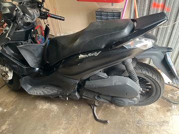 Beverly 125 incidentato