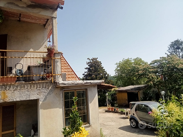 Soluzione bifamiliare con 5000mq di giardino e 150