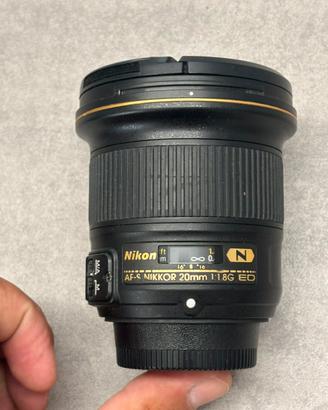 Nikon NIKKOR 20mm fisso 1.8