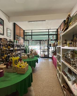 NEGOZIO A VEZZANO LIGURE