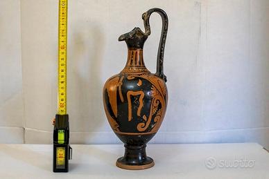riproduzione artistica di Oinochoe Apulo in terrac