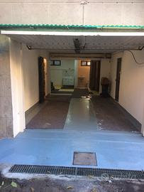 Autorimessa con bagno cantina acqua e corrente