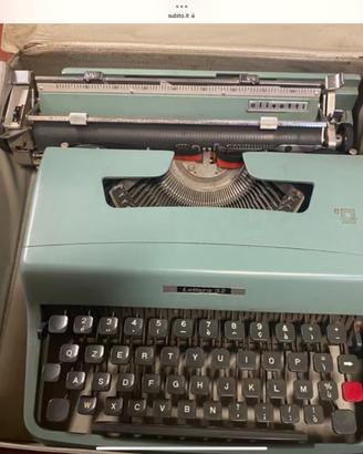Macchina da scrivere lettera 32