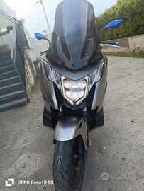 moto scooter Honda integra 750cc