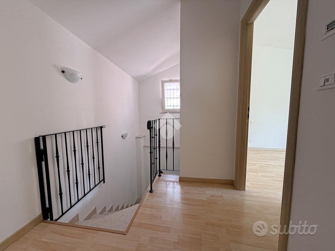 VILLA A SCHIERA A PIANELLA - Altro