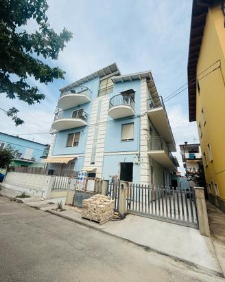 APPARTAMENTO PIANO TERRA NO CONDOMINIO ROSETO SUD
