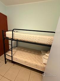 Letto a castello completo di materassi
