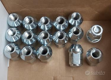 Set 16 Dadi Ruota Chiusi M12x1.5 CH19 Cromati