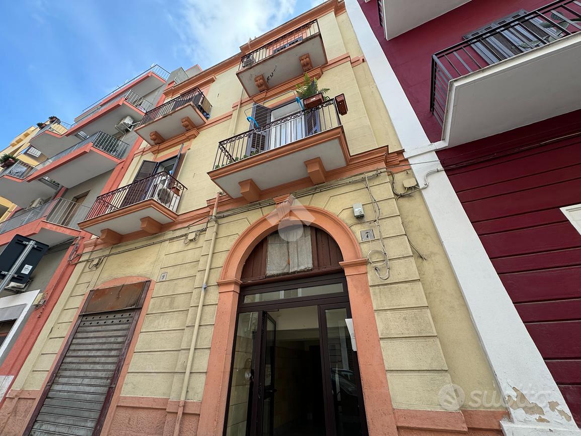 2 LOCALI A BARI