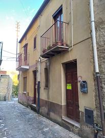 Casa indipendente Castellana Sicula (PA)