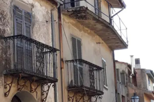 Casa storica indipendente +garage tutto collegato