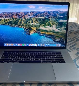 MacBook Pro 15” 2016 i7 – 16 GB RAM – SSD 512 GB