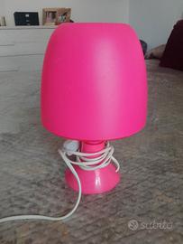 lampada da tavolo rosa fluo 