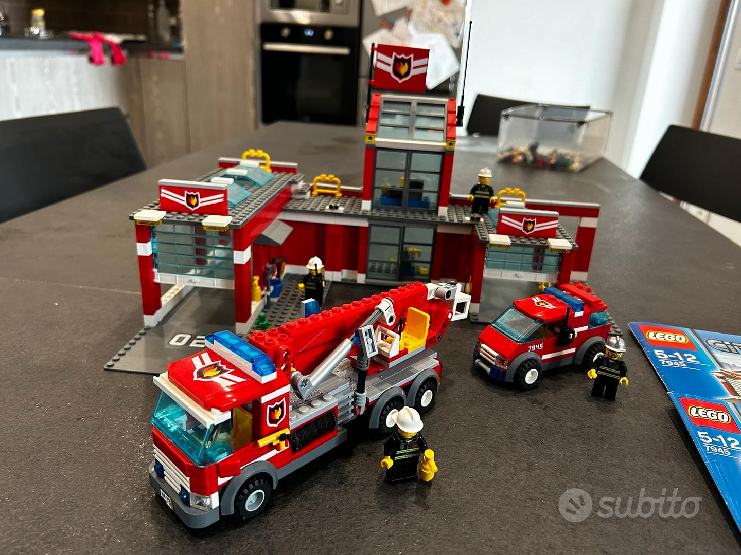 LEGO CITY 7945, CASERMA DEI POMPIERI