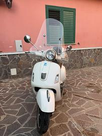 Vespa 300 GTS ie