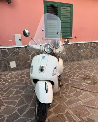 Vespa 300 GTS ie