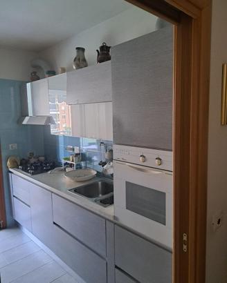 Mobili da cucina lineare completa