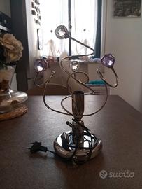Lampada in metallo cromato e cristalli viola