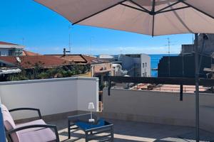 Attico super luminoso vista mare