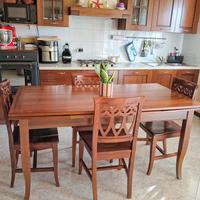 Tavolo in legno massicio apribile