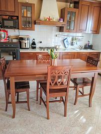 Tavolo in legno massicio apribile