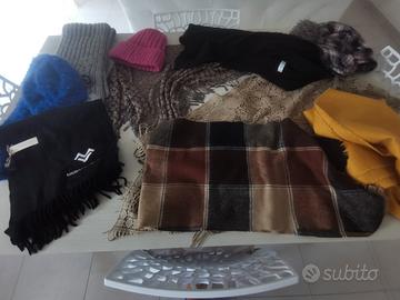 stock sciarpe e cappelli 