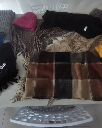 stock sciarpe e cappelli 