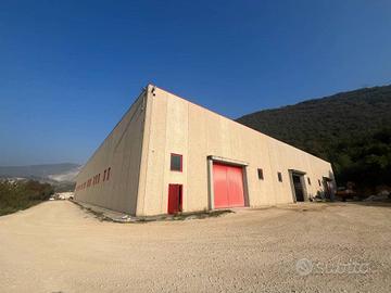 Immobile di 1600 m² con 5 locali a Nuvolera