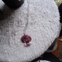 collana con viola del pensiero