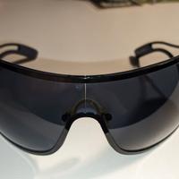 Occhiali da sole neri mascherina Gucci vintage
