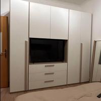 ARMADIO CON MOBILE TV INTEGRATO