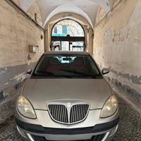 LANCIA Y ANNO 2004