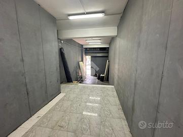 NEGOZIO A NAPOLI