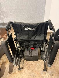 Sedia a rotelle con motore elettrico