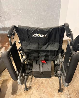 Sedia a rotelle con motore elettrico