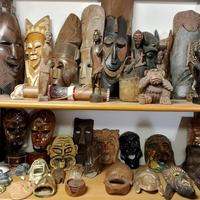 maschere del mondo in legno e ceramica