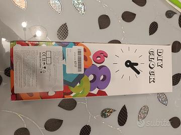 Orologio adesivo con numeri argentati 