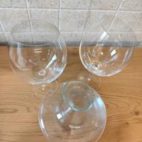 Decanter e grandi calici per vino rosso