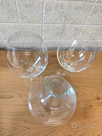 Decanter e grandi calici per vino rosso