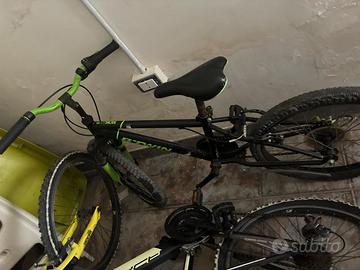 Bici verde nera