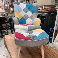 Nuove poltrone comprensive di pouff relax tessuto