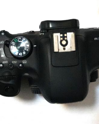 Canon EOS 750D + 3 obiettivi.
