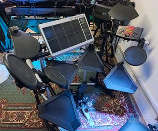 Roland R5 + Kit PAD 80 II e Yamaha DXPLORER COMPLE