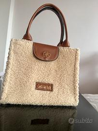 Borsa GUESS shopper in shearling/teddy  panna