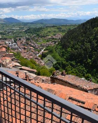 CASA SEMINDIPENDENTE A TAGLIACOZZO