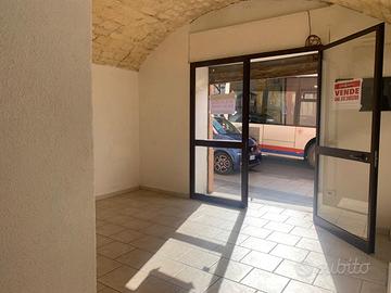 Santa Maria Locale 60. mq fronte strada
