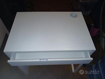 Tavolino con cassetto 