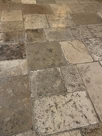 Pavimento in pietra naturale,di recupero anticato